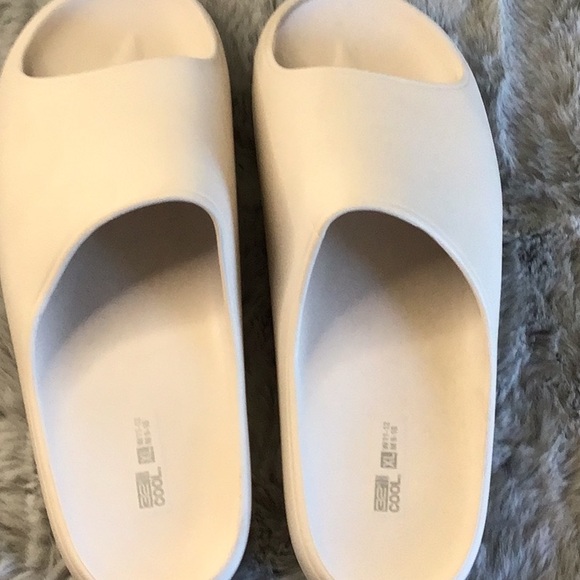 32 Degrees Shoes - Cream Slide Sandals